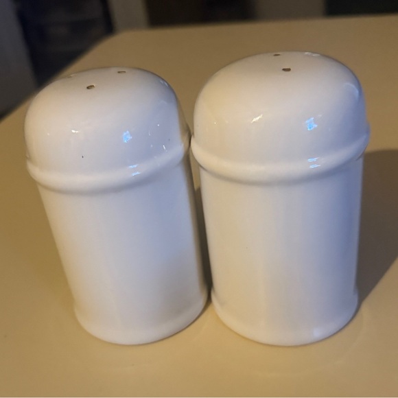 Large Rangetop Salt & Pepper Shaker Set - Picture 4 of 8